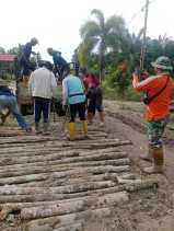 Pemdes Sungai Cingam perbaiki jalan menuju Pantai Ketapang 