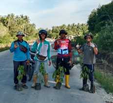 Lestarikan Alam dengan Menanam Pohon dipinggir Jalan Melalu Dana BERMASA 2024